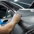 Jak dbać o auto zabezpieczone folią ochronną