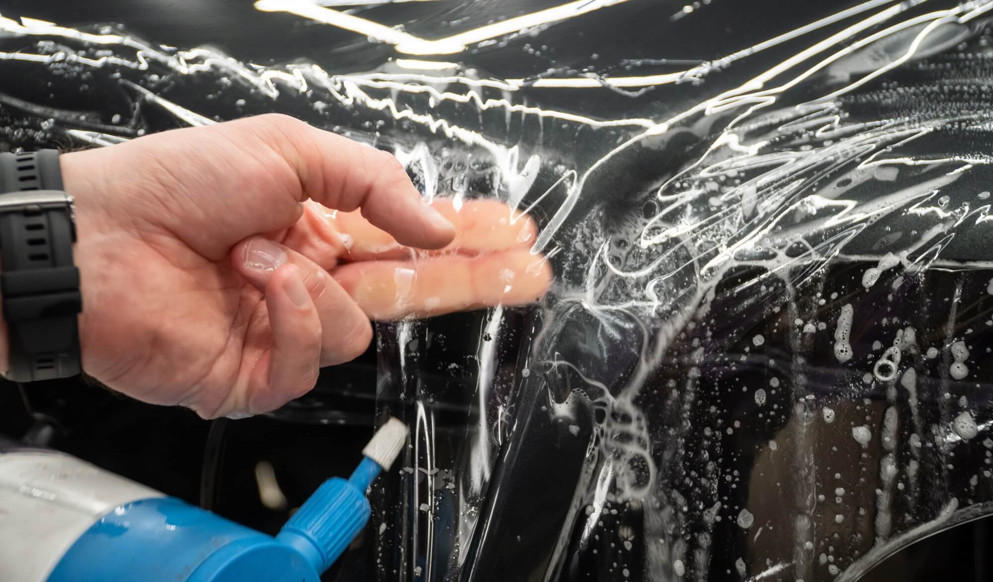 Czy można naprawić miejscowo uszkodzoną folię PPF?